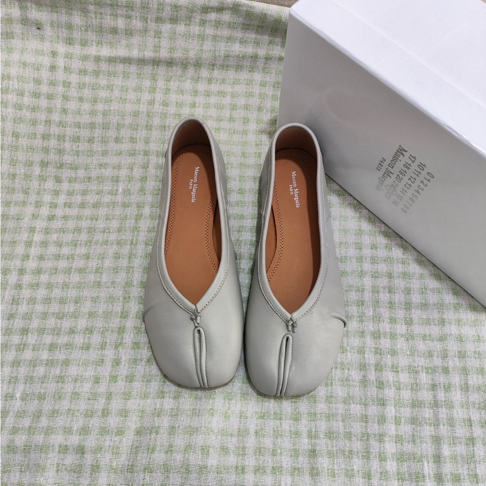 Maison Martin Margiela Light Gray Tabi Leather Flats